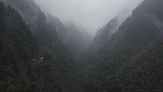 清晨航拍大山