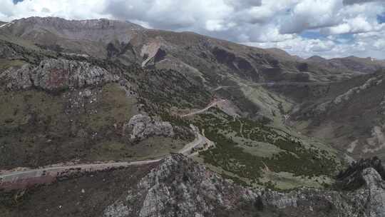 G214唐蕃古道青海囊谦高原公路航拍风光