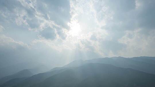 8K大理苍山巍峨山峰耶稣光自然风光航拍延时