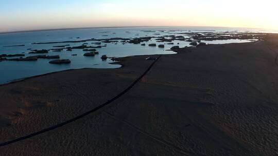 青海省海西州乌素特水上雅丹景区日落航拍