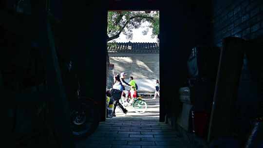 老北京胡同夕阳光影人文市井文化人间烟火气