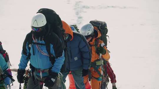 专业爬雪山队伍，珠穆朗玛峰视频素材模板下载