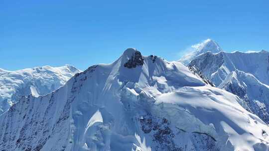 航拍川西横断山脉多戈隆巴雪山冰川风光