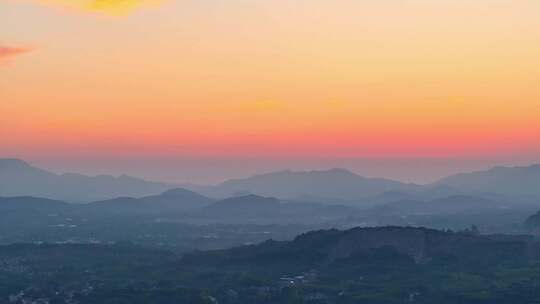 长焦航拍清晨日出群山青山万重山平流雾云海