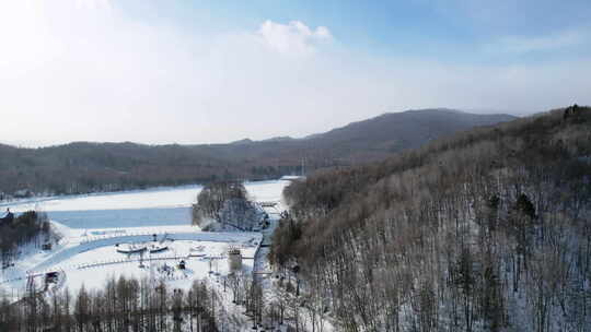 冬季森林雪地房屋