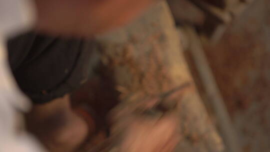 浙江-廿三里百年老店-锯木头 钻孔 手工制作