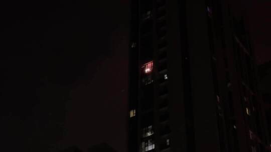 夜晚单元楼住宅深夜亮灯下摇