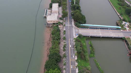 航拍沿江道路