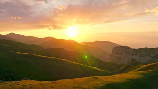 夕阳下的新疆伊昭公路HDR航拍