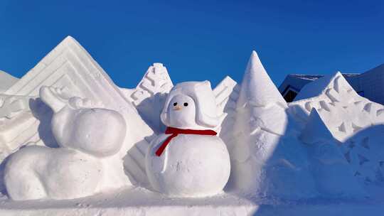 银色呼伦贝尔大众冰体育馆雪季雪雕雪人