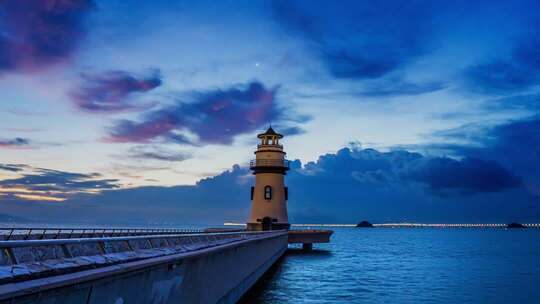 海边爱情灯塔的闪电