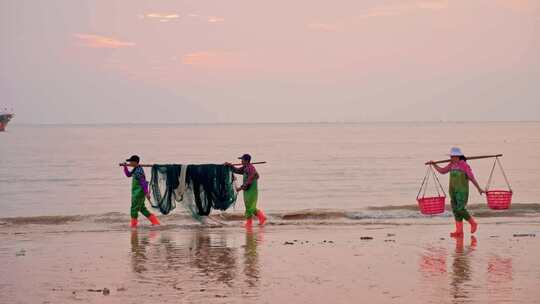 海浪沙滩 渔民海边整理渔网 渔家女