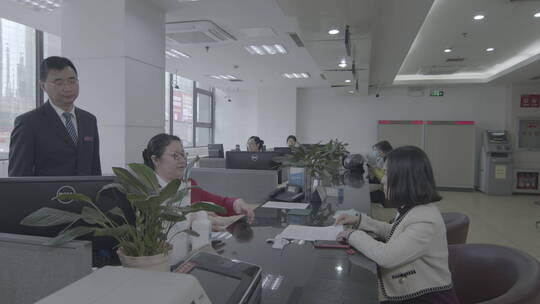 华夏银行办理业务员工办公画面视频素材模板下载