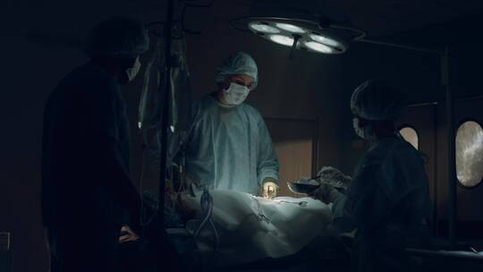 手术室里的外科医生视频素材模板下载