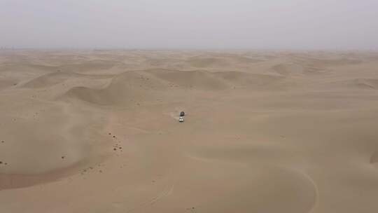 2K航拍新疆塔克拉玛干沙漠行车