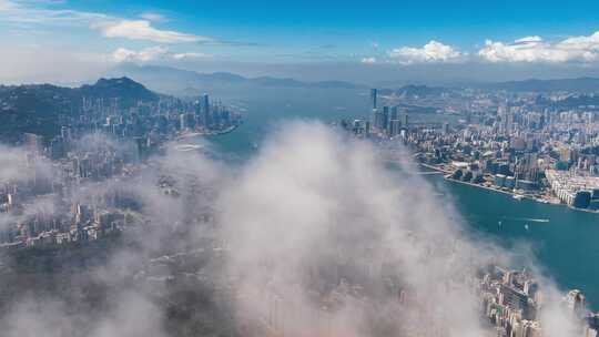 云雾缭绕中的香港城市风光全景