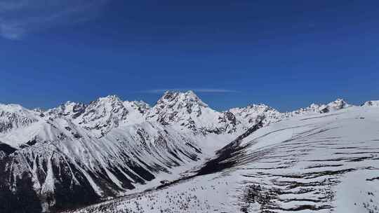 白马雪山山脉垭口群峰航拍