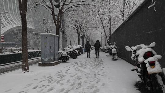 北京街道雪景胡同