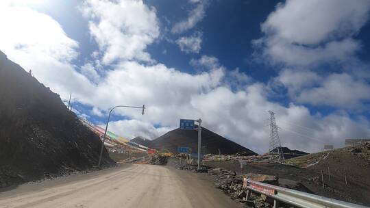 西藏车拍移动第一视角自然风景危险山路公路