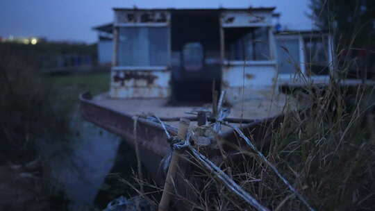 白洋淀破船凄凉诡异残破  生锈 废弃 腐蚀