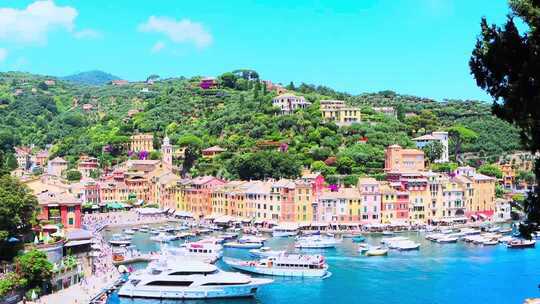 彩色小镇港口全景