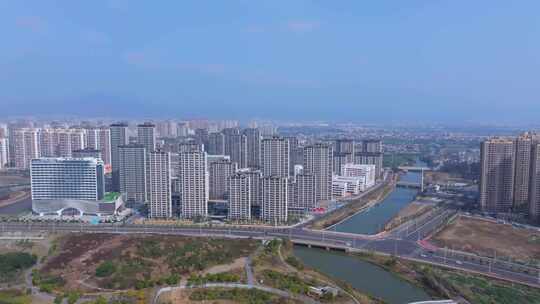 莆田木兰溪城市高空俯瞰高楼与河流全景