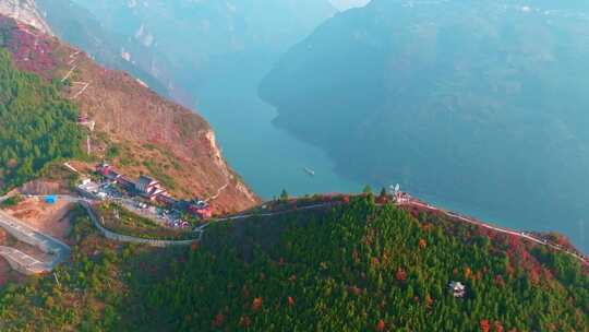 长江三峡巫峡红叶