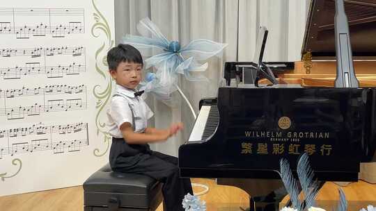 儿童钢琴音乐会表演
