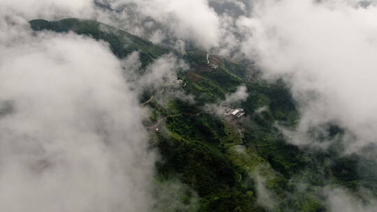 4k云雾缭绕航拍下雨天四川大凉山