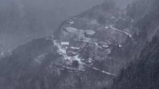 秦岭冬天下雪 白雪皑皑