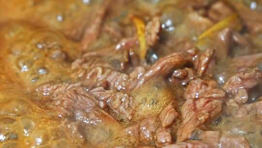 中餐家常菜烹饪酱油炒肉丝锅热气美食