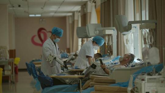 爱心献血屋的医护人员在抽血视频素材模板下载