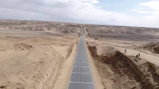 西北 沙漠 戈壁 雅丹 无人区 公路视频素材模板下载