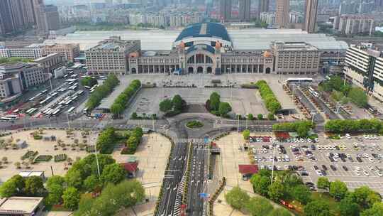 航拍武汉城市高铁火车站汉口站街景