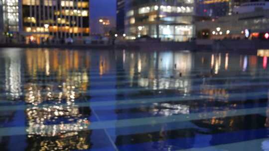 夜景办公楼背景下的水景特写
