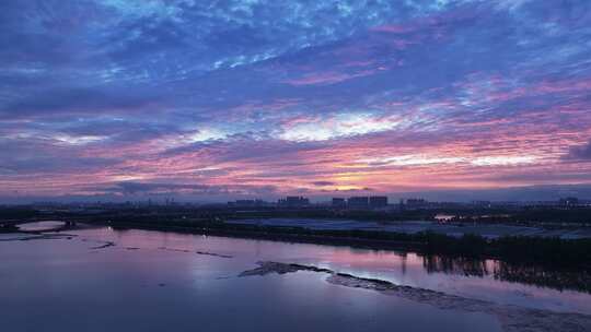 4K航拍湖面夕阳