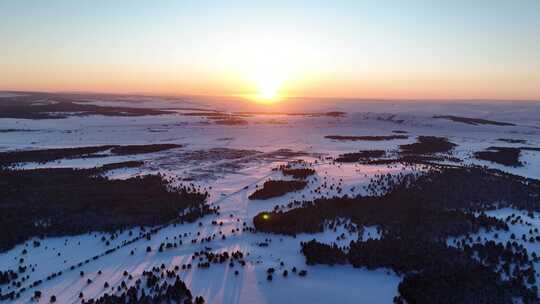 航拍雪原森林唯美夕阳