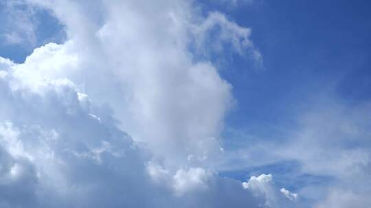 云朵飘走白云消散天空延时蓝天白云夏日晴天