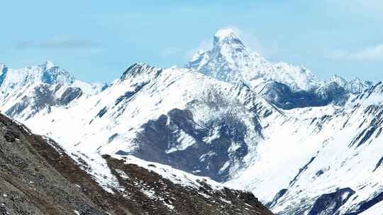 从夹金山航拍四姑娘山幺妹峰雪山美景视频素材模板下载