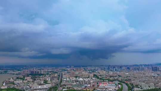 航拍城市狂风暴雨风起云涌