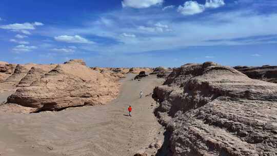 青海海西茫崖火星公路蓝天航拍4k视频