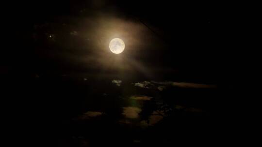 夜晚十五月亮天空云朵延时实拍视频素材