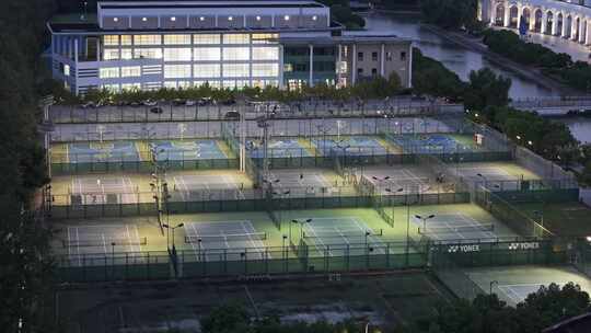 航拍上海三迪凯悦酒店露天网球场夜景视频素材模板下载