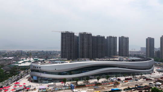 台州椒江宝龙广场从左往右全景航拍