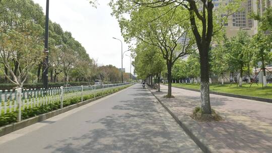 第一视角穿行杭州的马路，两侧绿化