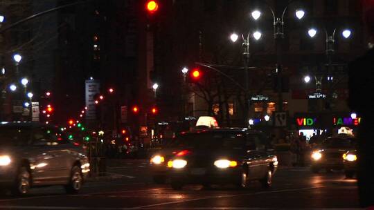 纽约市中心夜间交通