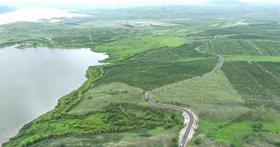 湖泊草地公路生态