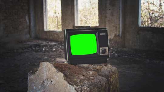 老式电视绿屏。放大成旧电视复古风格的绿屏