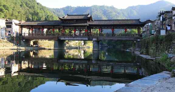 清晨阳光唯美江西景德镇瑶里古镇风雨桥古建