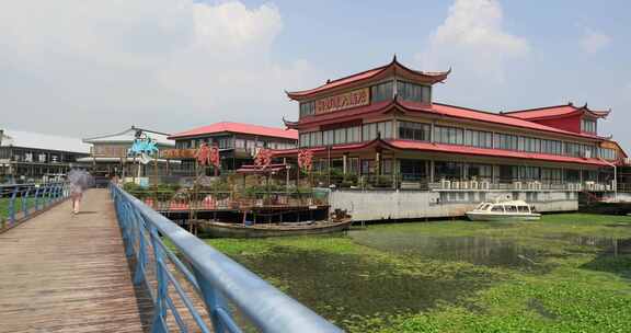 生态湿地长荡湖水街典雅船餐厅建筑风光